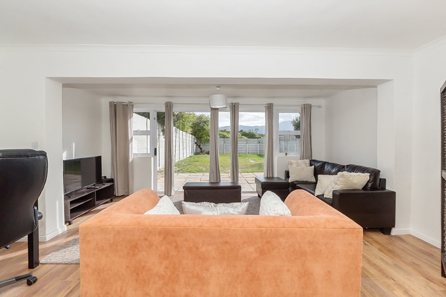 To Let 3 Bedroom Property for Rent in Marina Da Gama Western Cape